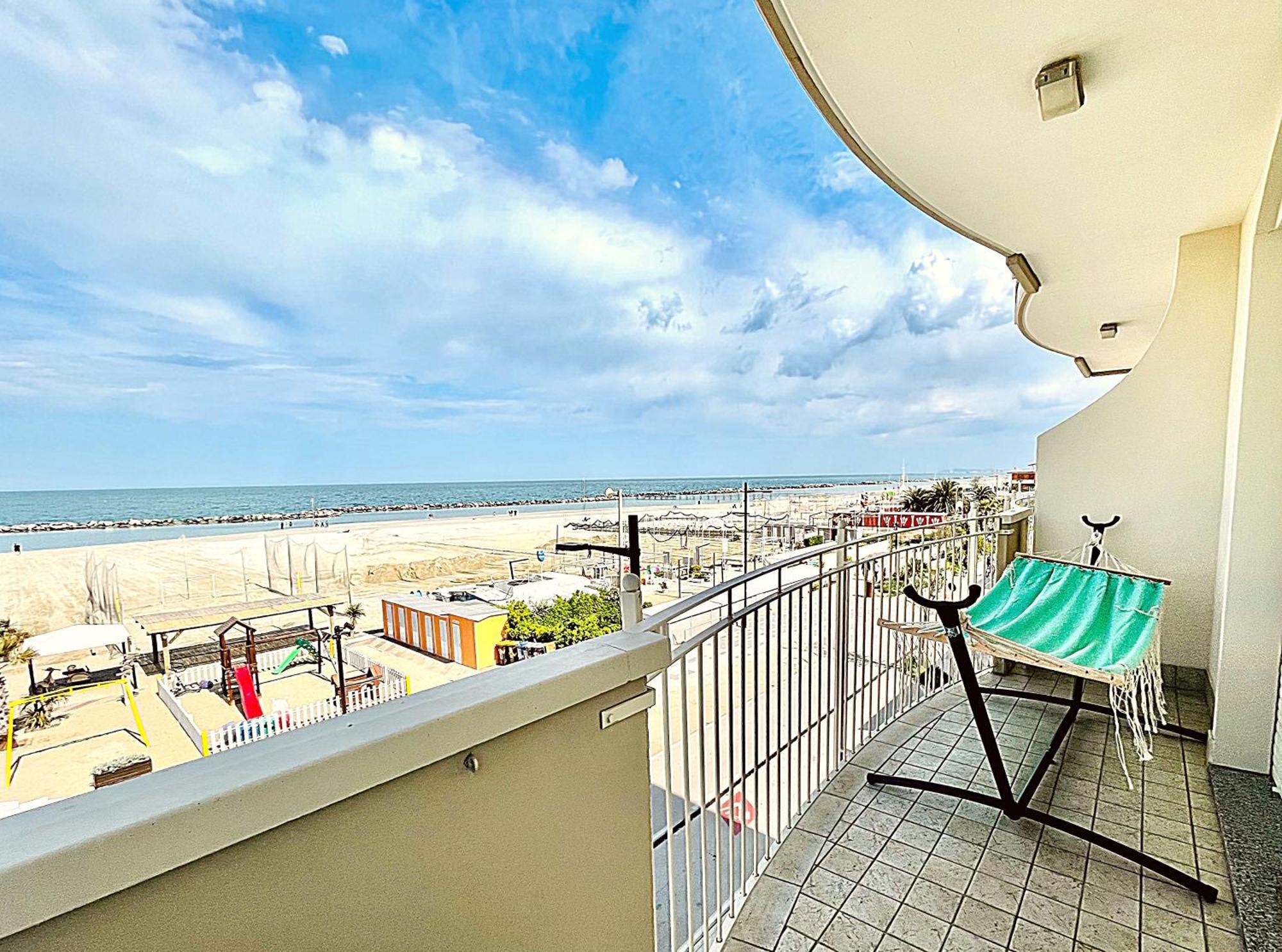 Residence Frontemare Rimini Exterior photo