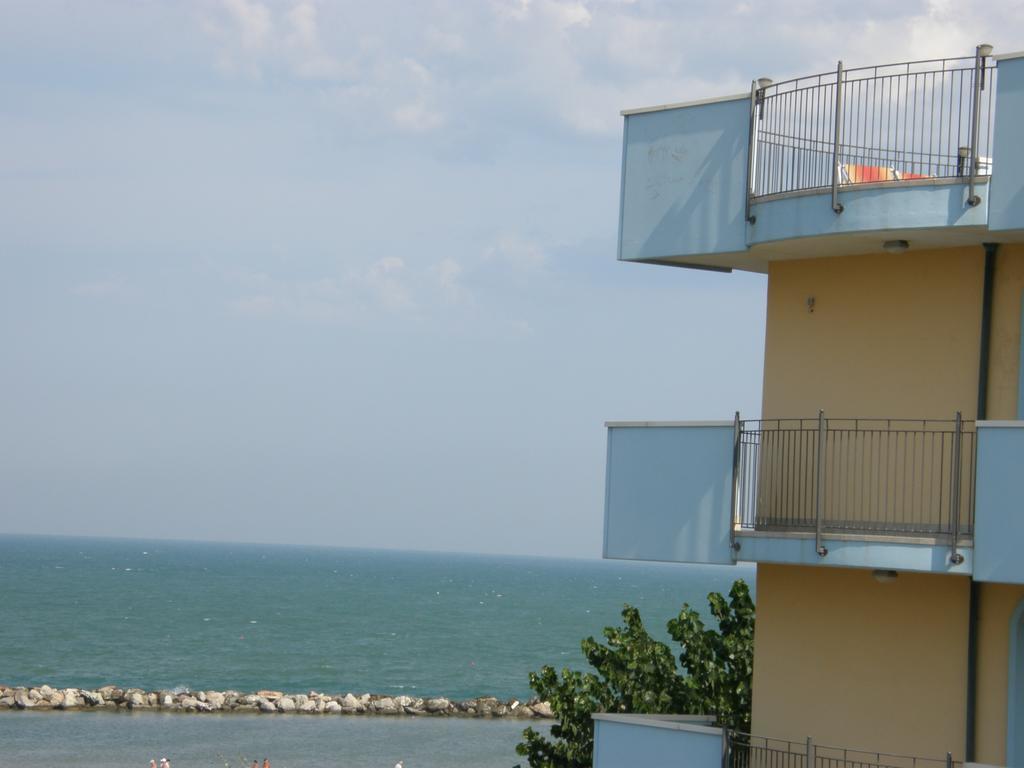 Residence Frontemare Rimini Exterior photo